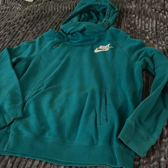 Teal Nike Hoodie a lil wear and tear but still a great hoodie and comfy as heck - Picture 3 of 3